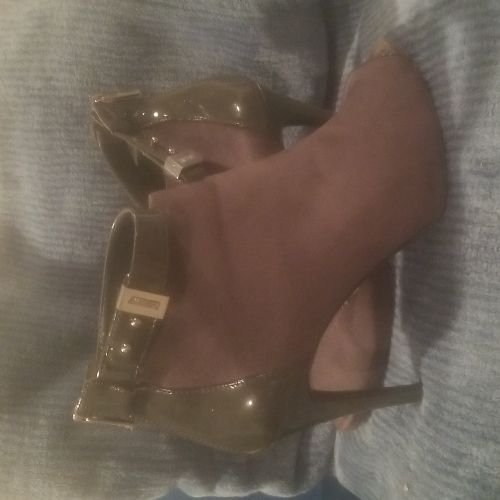 EUC ~ Jennifer Lopez booties